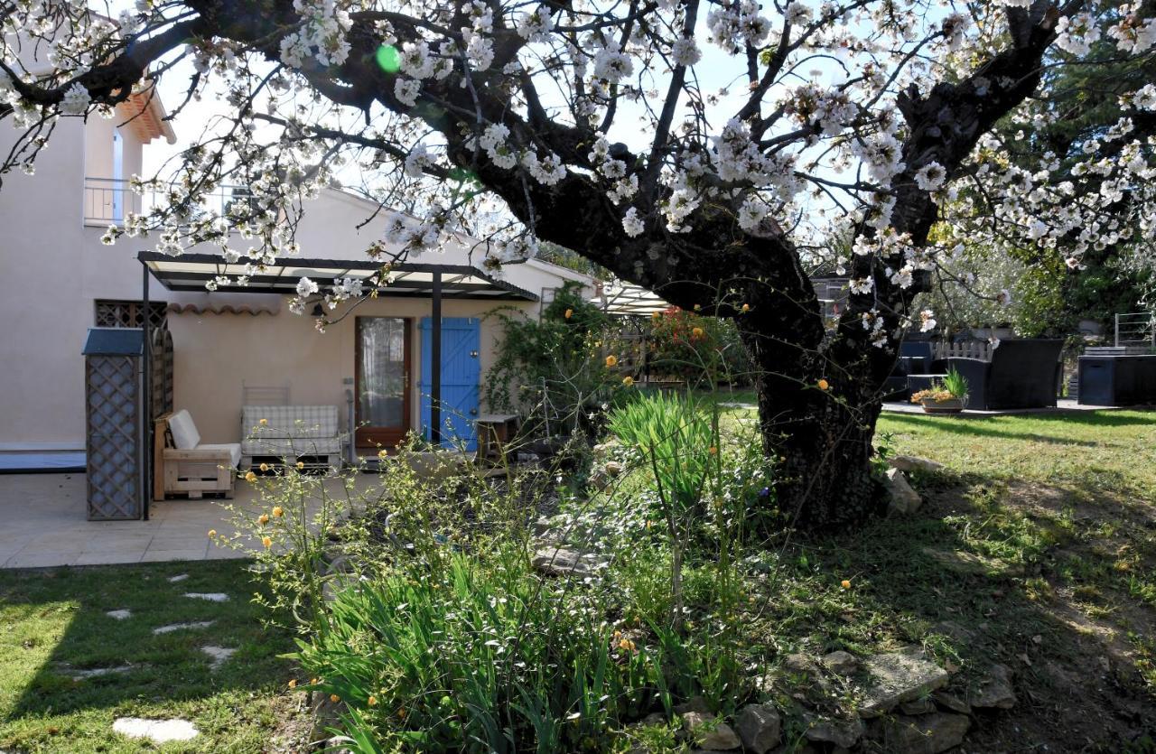 L'Ocabee Villa La Tour-dʼAigues Exterior foto